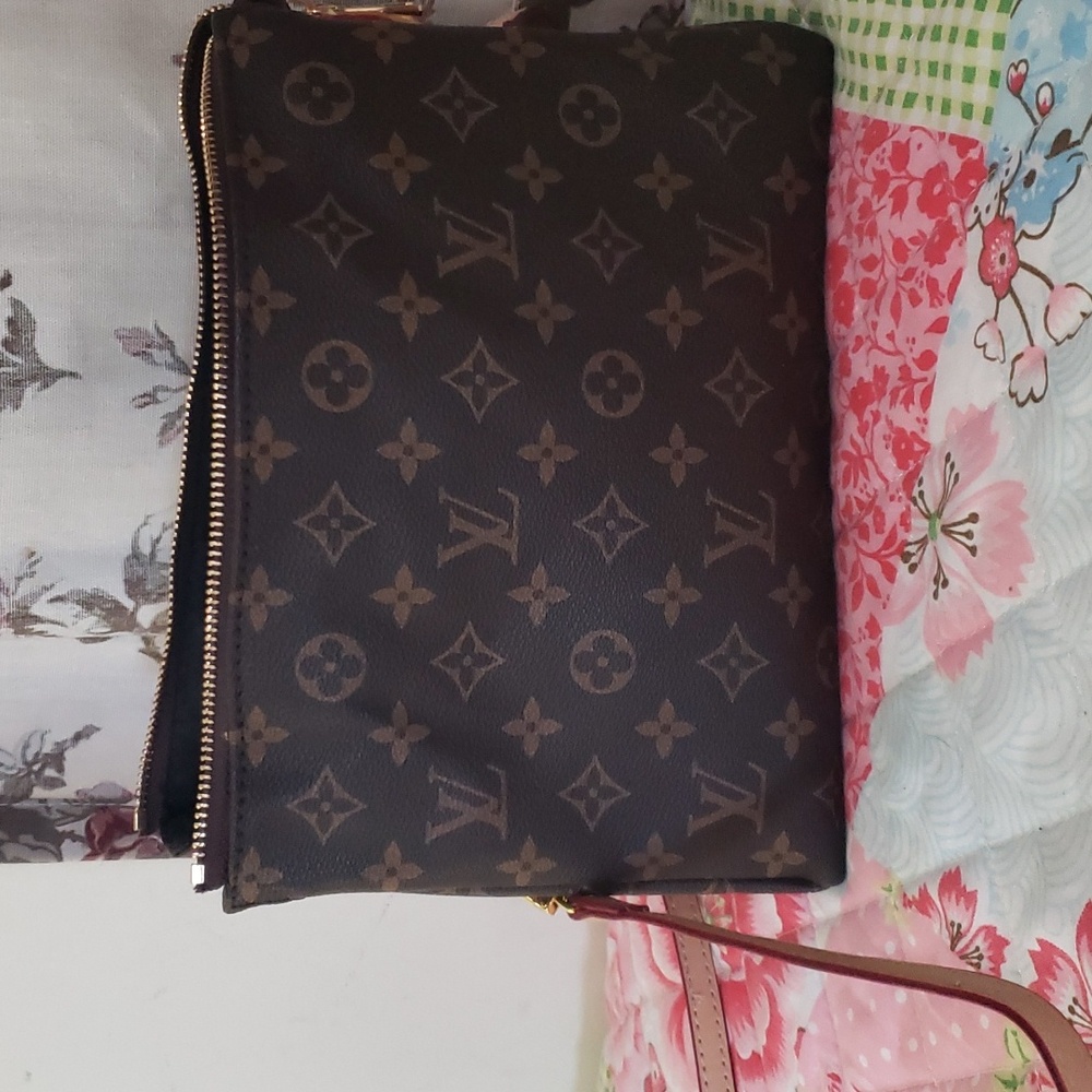 Crossbody handbag